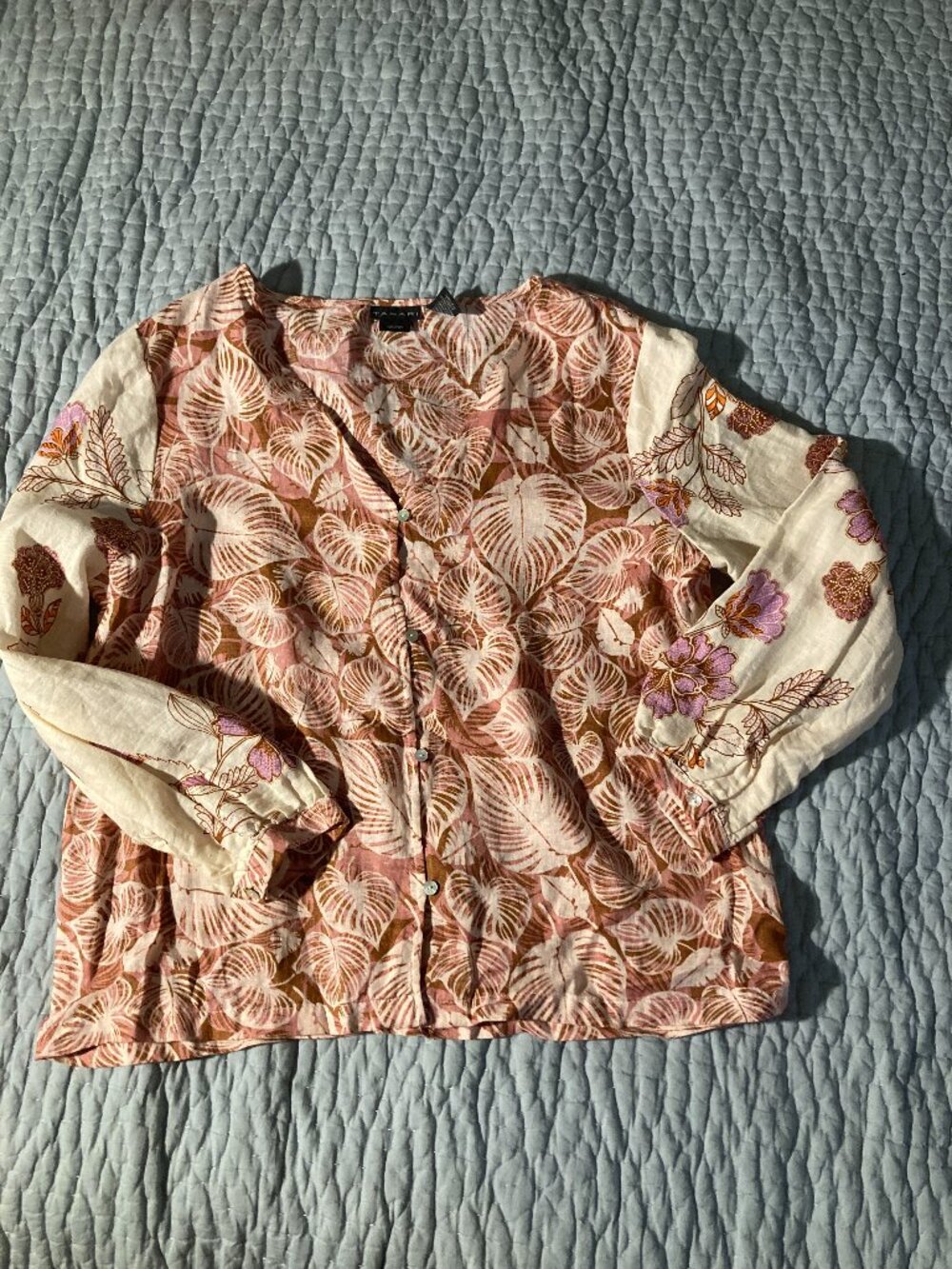 Tahari 100% linen floral boho button up peasant blouse size M